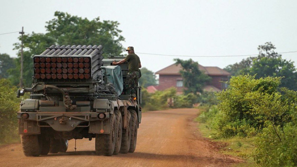 jkchanneltv's tweet image. The Indian Embassy in Cambodia has issued a fresh advisory urging Indian nationals to avoid travel to the Cambodia-Thailand border due to ongoing clashes.
#India #Thailand #Cambodia #TravelAdvisory #IndiaInCambodia #CambodiaThailand #IndianEmbassy