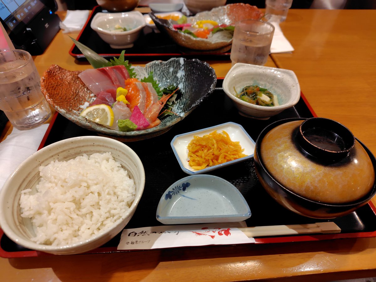 cona_5757's tweet image. 刺身定食食ってお土産で色々買って帰宅へ
対戦ありがとうございました〜