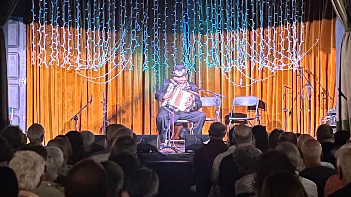 RadioSeu's tweet image. #EnImatges Ple ahir divendres a la Sala @cinemesguiu de #laSeu en el concert de la 50a edició de la Trobada amb els Acordionistes del #Pirineu. (Fotos: @ccalturgell)