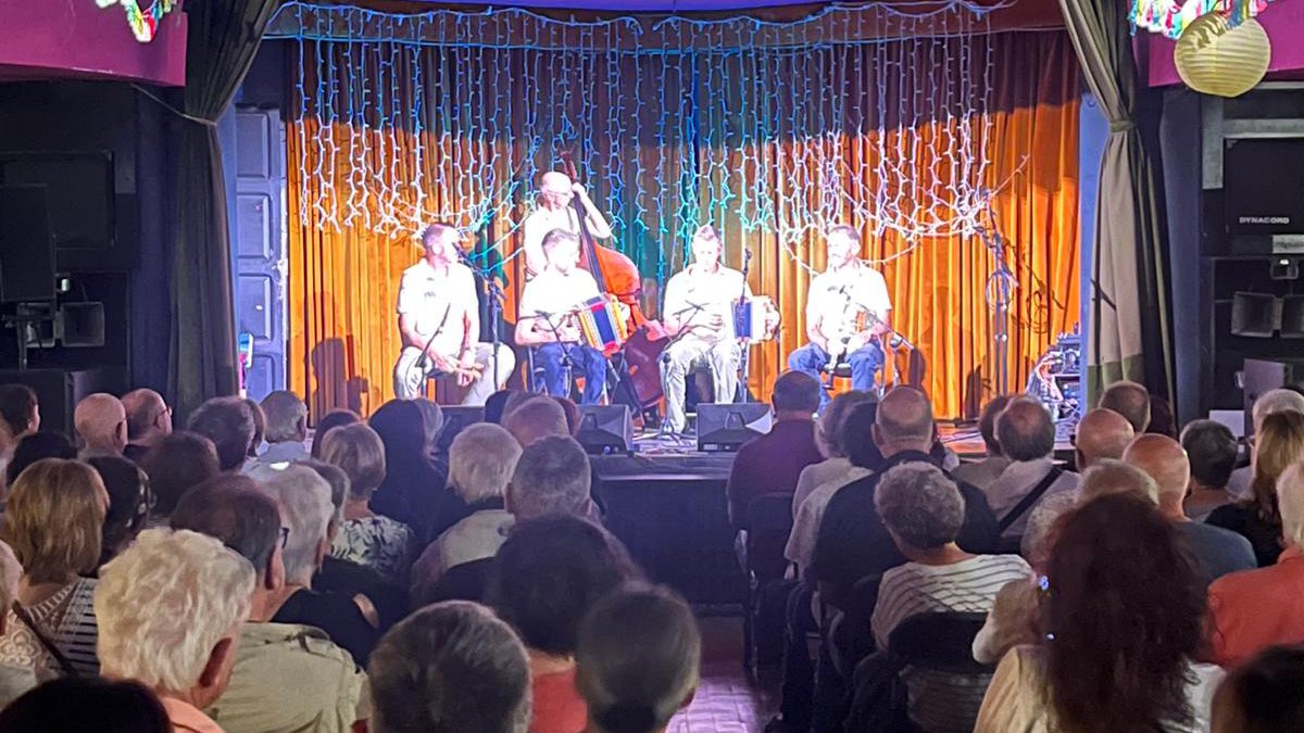 RadioSeu's tweet image. #EnImatges Ple ahir divendres a la Sala @cinemesguiu de #laSeu en el concert de la 50a edició de la Trobada amb els Acordionistes del #Pirineu. (Fotos: @ccalturgell)