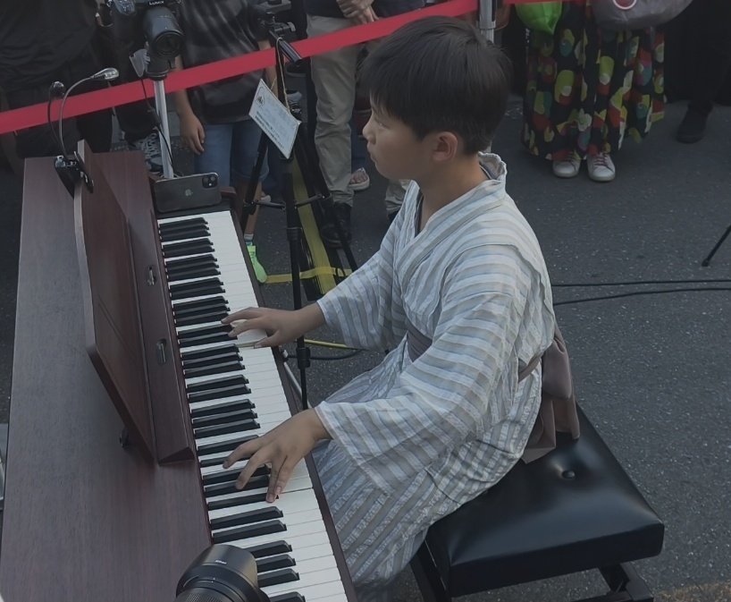 <a href="/hito_machi_pf/">人まちピアノ</a>
おかわり演奏も無事完奏🎹✨
猛暑にぴったりHOT LIMIT🔥。
百万灯夏まつり、楽しみました😆✨
#11歳 #ピアノ男子 #ストリートピアノ #川越百万灯夏まつり