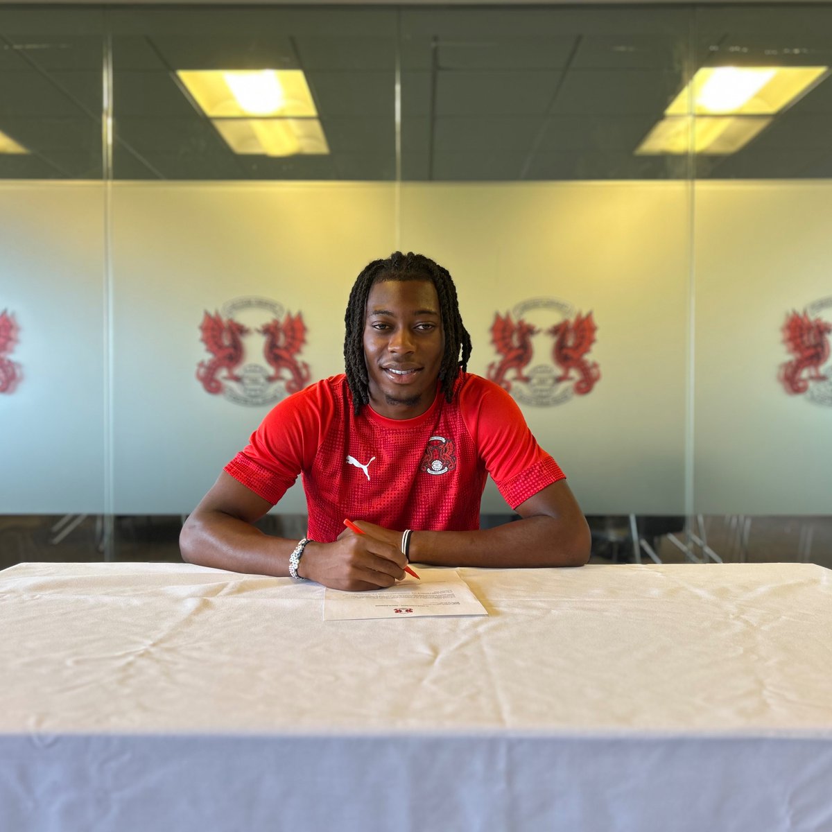 Leyton Orient FC (@leytonorientfc) on Twitter photo 🏡
#LOFC #OneOrient 🏡
#LOFC #OneOrient