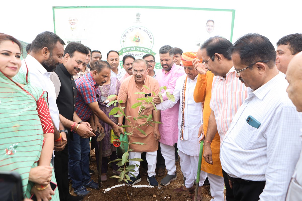 VasudevDevnani's tweet image. नगर निगम, अजमेर द्वारा लोहागल रोड़ स्थित पुष्कर गौशाला में आयोजित वृहद् वृक्षारोपण कार्यक्रम में सम्मिलित होकर वृक्षारोपण किया।
प्रकृति एवं पर्यावरण का संरक्षण हमारा नैतिक उत्तरदायित्व है। राजस्थान प्रदेश को हरियाली से परिपूर्ण समृद्ध प्रदेश बनाने की दिशा में समस्त जागरूक…