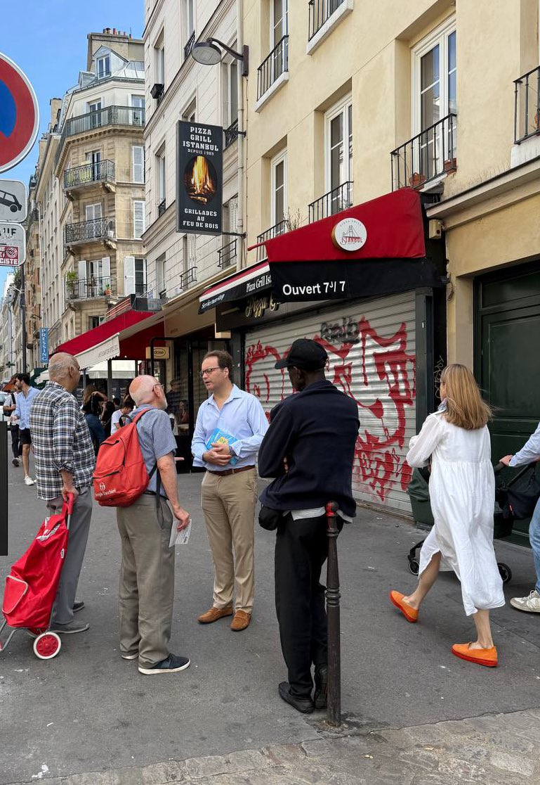 SylvainMaillard's tweet image. Nous continuons les échanges avec les parisiens sur la réforme de la loi électorale pour les municipales 2026. #PLM.
Ce midi dans le 10e arrondissement avec @matparis10 @ChristineYe_ @BertrandHellion
#Paris10 #renaissance