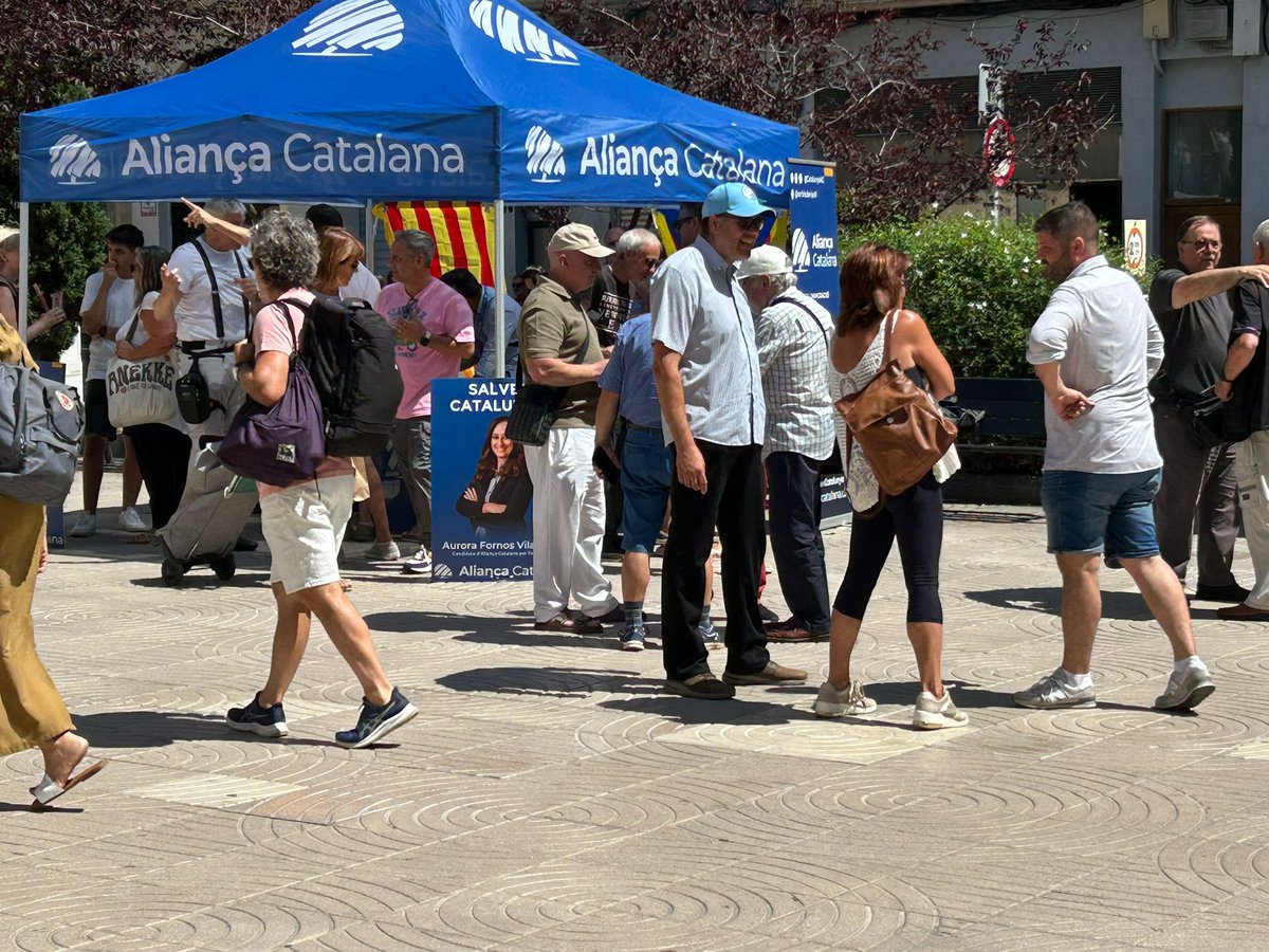 Reus es comença a tenyir de blau...

#SalvemCatalunya