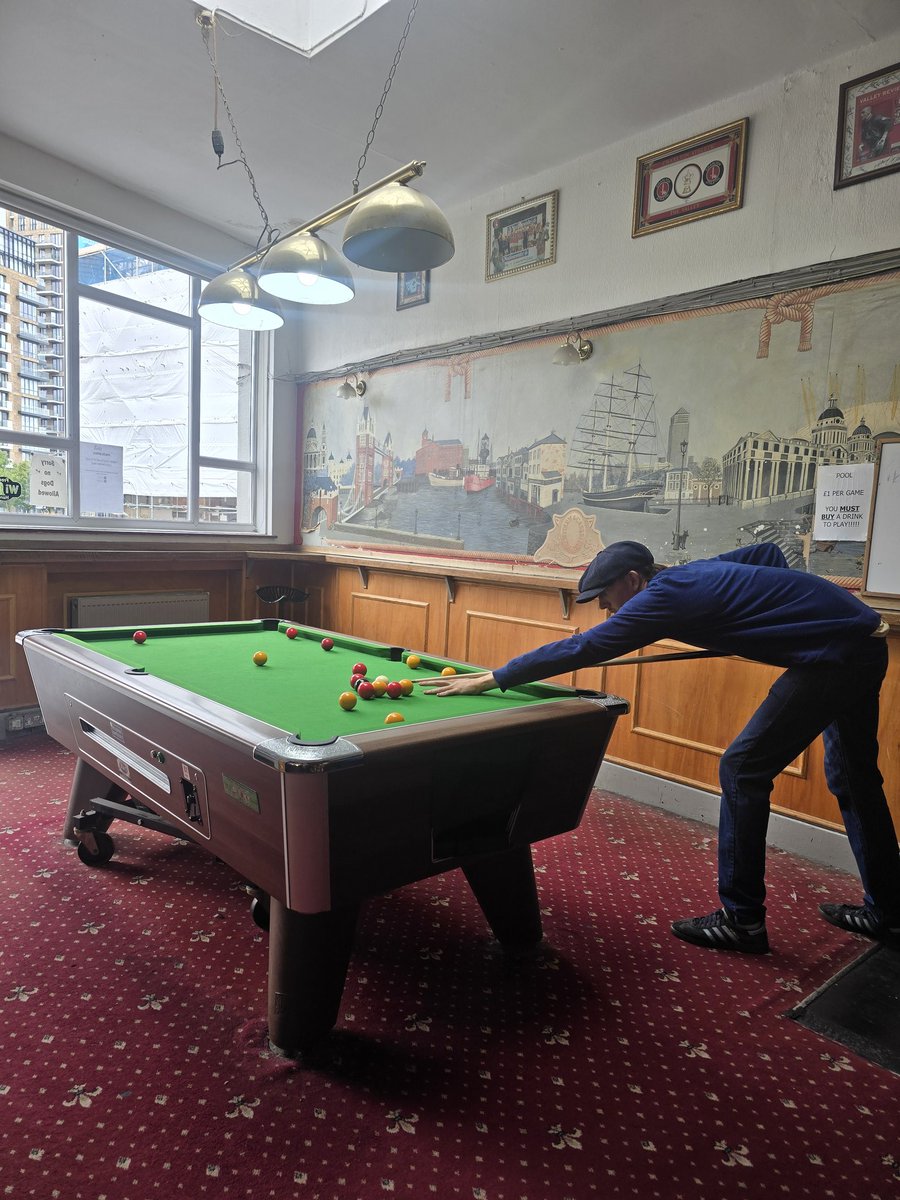 Today's Proper Pub Movement Crawl is about supporting Proper Boozers still trading against the odds so we're in The Elephant &amp; Castle Woolwich SE18 for a few frames and £4.50 Cruz Campo's in the right glass,Opens 8am 7 days a week,Support Proper Boozers 🎱🍻🍻👌