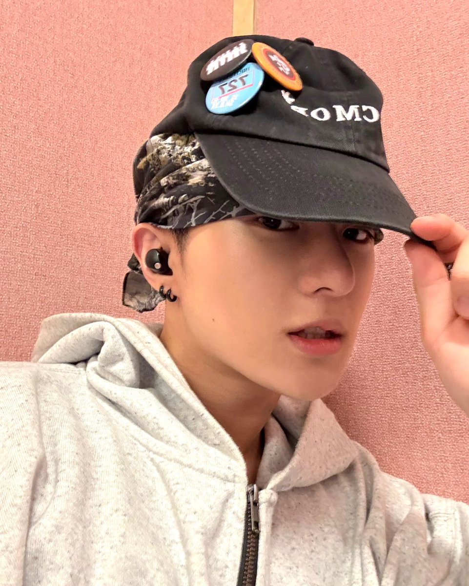 ATBO_members's tweet photo. 7️⃣2️⃣7️⃣
#ATBO #오준석 #JUNSEOK
#내일3주년 #보트항상고마워 https://t.co/kZaBQsxeGg