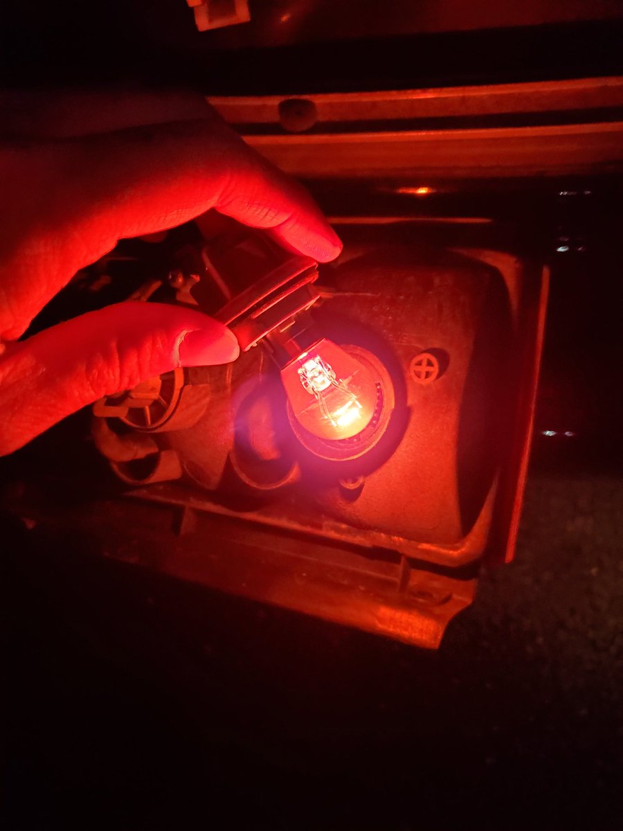 MR2_SW3SGE's tweet image. 有言実行(?)
給料入ったのでカラーバルブ入れました
昼間バイクでホームセンター9件回ってようやく4個買ってきた()
売ってるところ少なくて一苦労💦
思ってた通り色濃くなっていい感じな雰囲気出て狙った通りで大満足