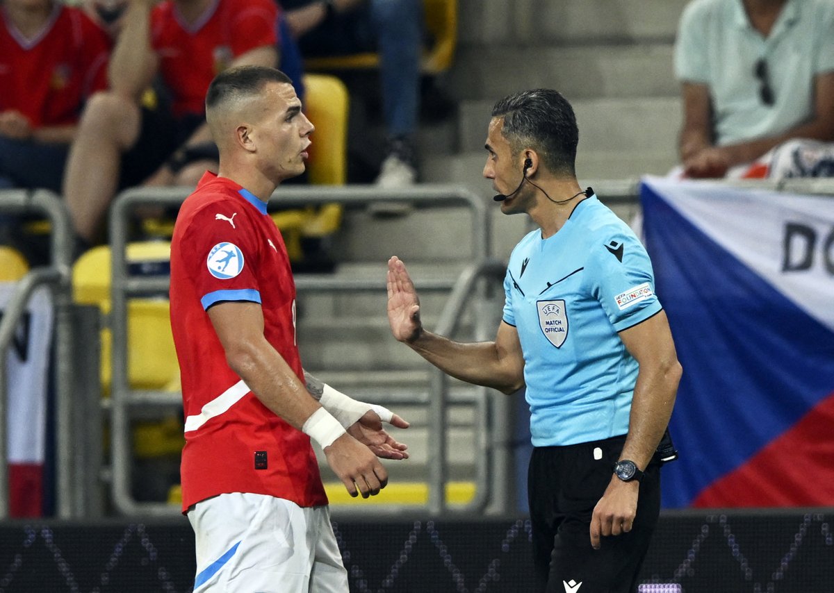 sportCT's tweet image. Václav Sejk odchází ze Sparty na další hostování, bude hrát nizozemskou Eredivisie za Heerenveen. ⚽️ Součástí dohody je opce na trvalý přestup. ☝️
Více 👉 sport.ceskatelevize.cz/clanek/fotbal/…