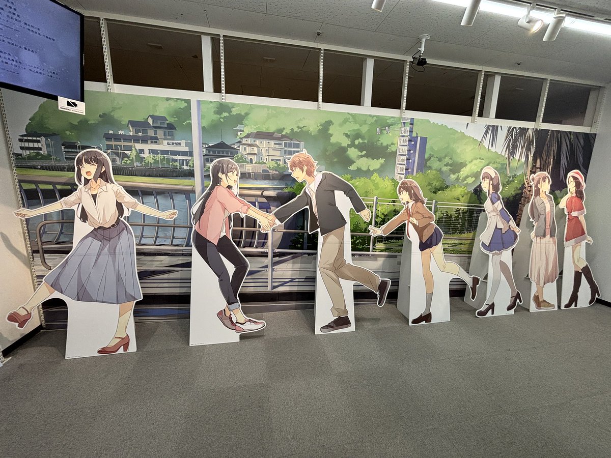 KY_POCOPOCO's tweet image. 『#青春ブタ野郎はビーチクイーンの夢を見ない+』オンリーショップに行ってきました😊
私が行ったときはフリー入場で品切れはなかったです。
欲しいものは全部買えました😆
大学生編のキャラスタンディ全員集合は圧巻🤩
ぜひ観ておくべきですね😉
#青ブタ