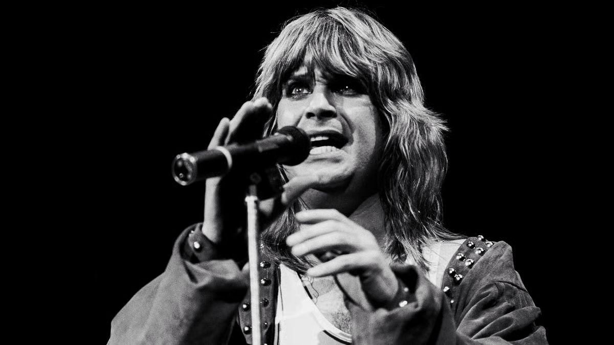 EtoNechto2025's tweet image. Он укусил летучую мышь, душил жену, получил Эмми, и до сих пор поёт. Учёные в шоке от его генов, а мир — от его истории. Кто ещё выжил бы после такого? #этонечто! #ОззиОсборн #рок #музыка #BlackSabbath
etonechto.com/?p=34611