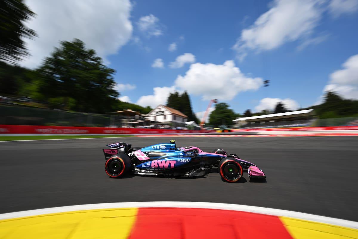 Alpine se supera carrera a carrera en ser cada vez más desastroso. Los dos autos, últimos: Gasly largando dos vueltas más tarde por problemas en su motor. Colapinto, desde pits porque no le acertaron con el alerón que eligieron después de correr 3.495 veces en Spa y debieron