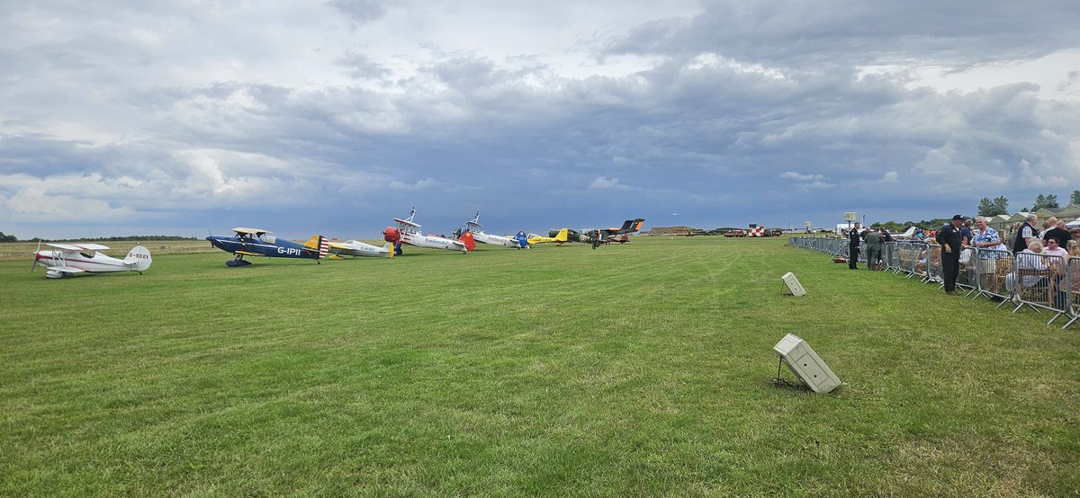 Spot the Tutor! We’re on at 20 past 2 here at Old Buckenham day 1✈️✈️🐝
