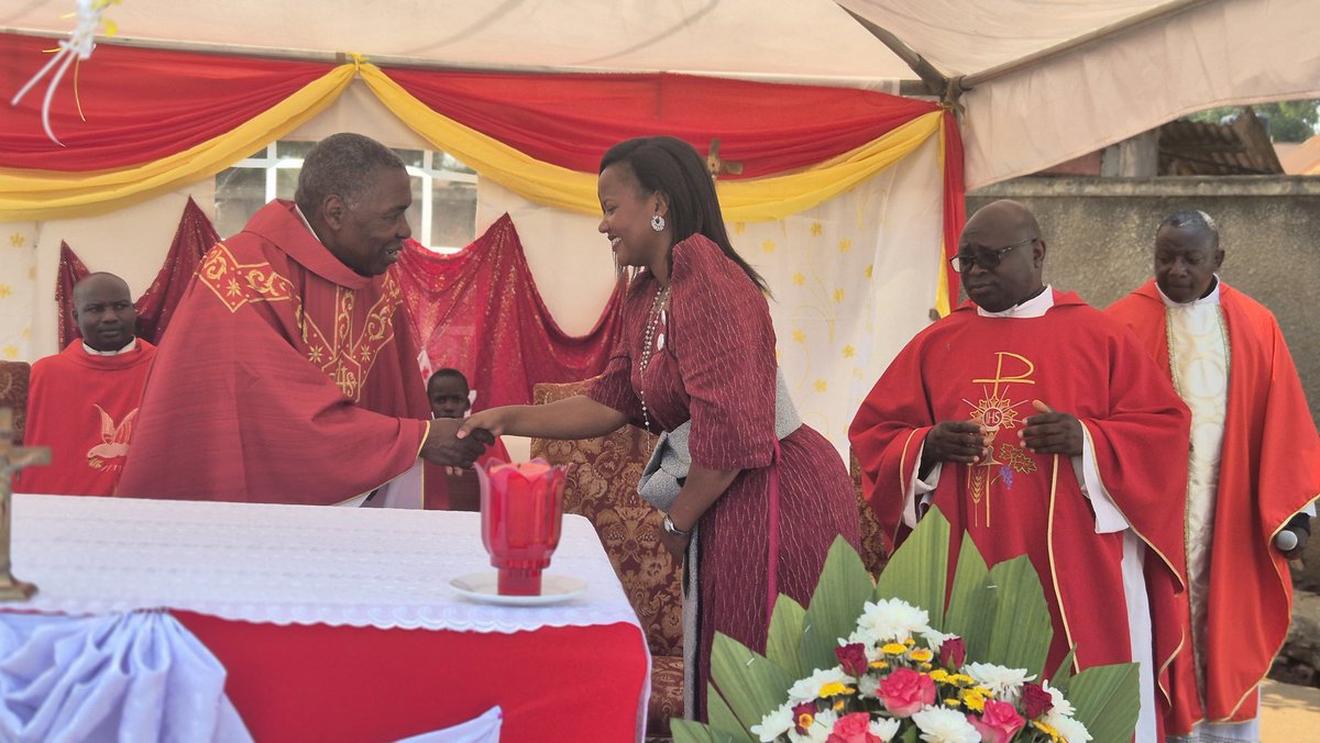 WinifredNakandi's tweet image. I have joined the faithfuls of Bbiina to celebrate the Parish Day of St. James Catholic Parish - Bbiina. Together with area leaders and aspiring leaders, we have joined the fundraising effort to support the projects of the Parish.