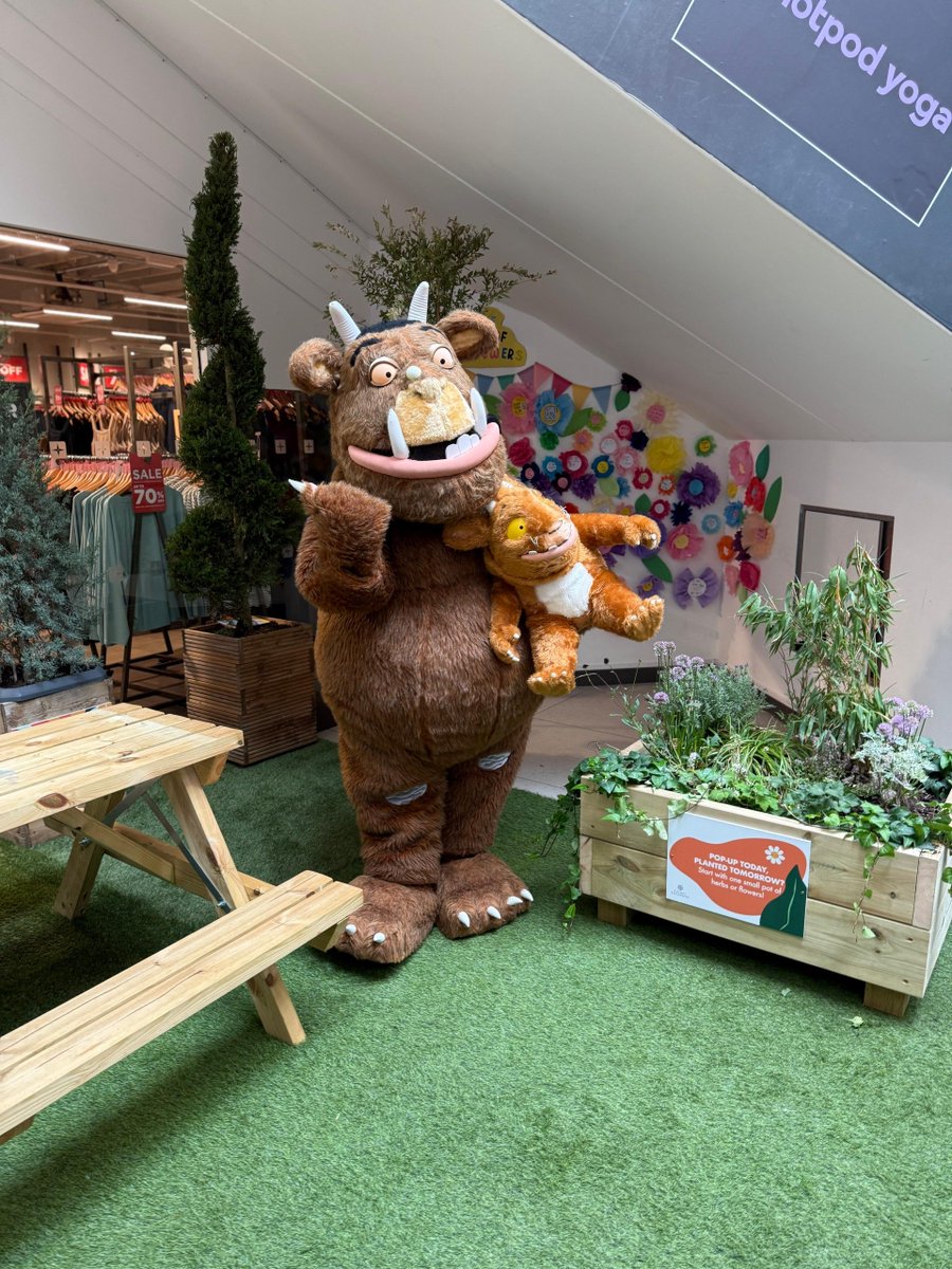 The Gruffalo &amp; The Gruffalo’s Child are at Putney Exchange!

Join us in our new pop-up garden for an enchanting meet &amp; greet with these beloved characters!✨

No booking needed &amp; it’s completely free! Performances at intervals between until 3:30pm. 

#putneyexchange #putney