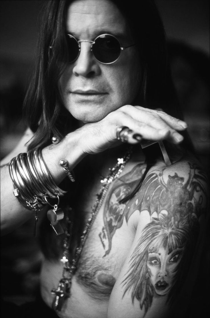 オジーがこの世から居なくなって
自分にとってどれだけデカい存在だったのかと痛感している
凹んでる時はいつもサバスやオジーを聴いて心を奮い立たせていた
気にすんなよ、人生なんとかなるぜ🖕
って思えた
力をくれてありがとう
これからもよろしく
愛してるよオジー
#RIPOzzy