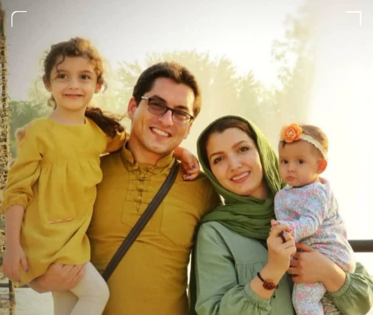 hgh146831's tweet image. 🔹علیرضا، آیدا و هیدا زینلی در شب اول حملهٔ رژیم صهیونیستی به ساختمانهای مسکونی تهران به شهادت رسیدند.
#لشگر_فرشتگان_ایران