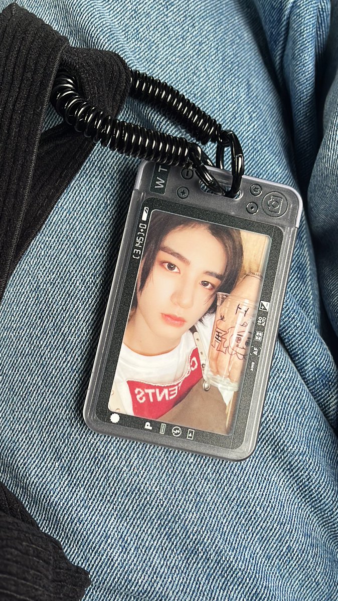 moonsreputation's tweet image. leehan going to v&amp;amp;a art gallery???