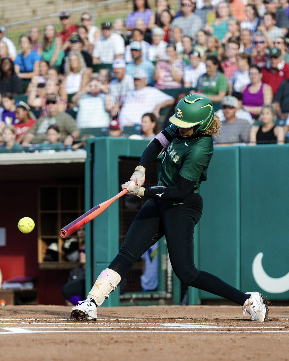 MediaMays's tweet image. “I was visualizing my at-bats and thinking about what I would do in that situation.”
Maya Brady stayed ready. Now she’s heading into Championship weekend, with much confidence and fire.
fastpitchwire.com/group-project-…
📸: @JadeHewittMedia