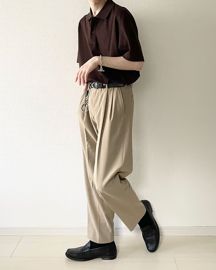 grapeejp's tweet image. かっちりとした印象はなく、素材感も相まってラフに着られる、『エアリズムコットンカノコポロシャツ』。
ミニマルなデザインで、着回しもしやすいですよ✨
今なら2000円で買える! ユニクロの「快適すぎるポロシャツ」に「色違いで買った」「真夏の相棒」
grapee.jp/2022525 @grapeejpより