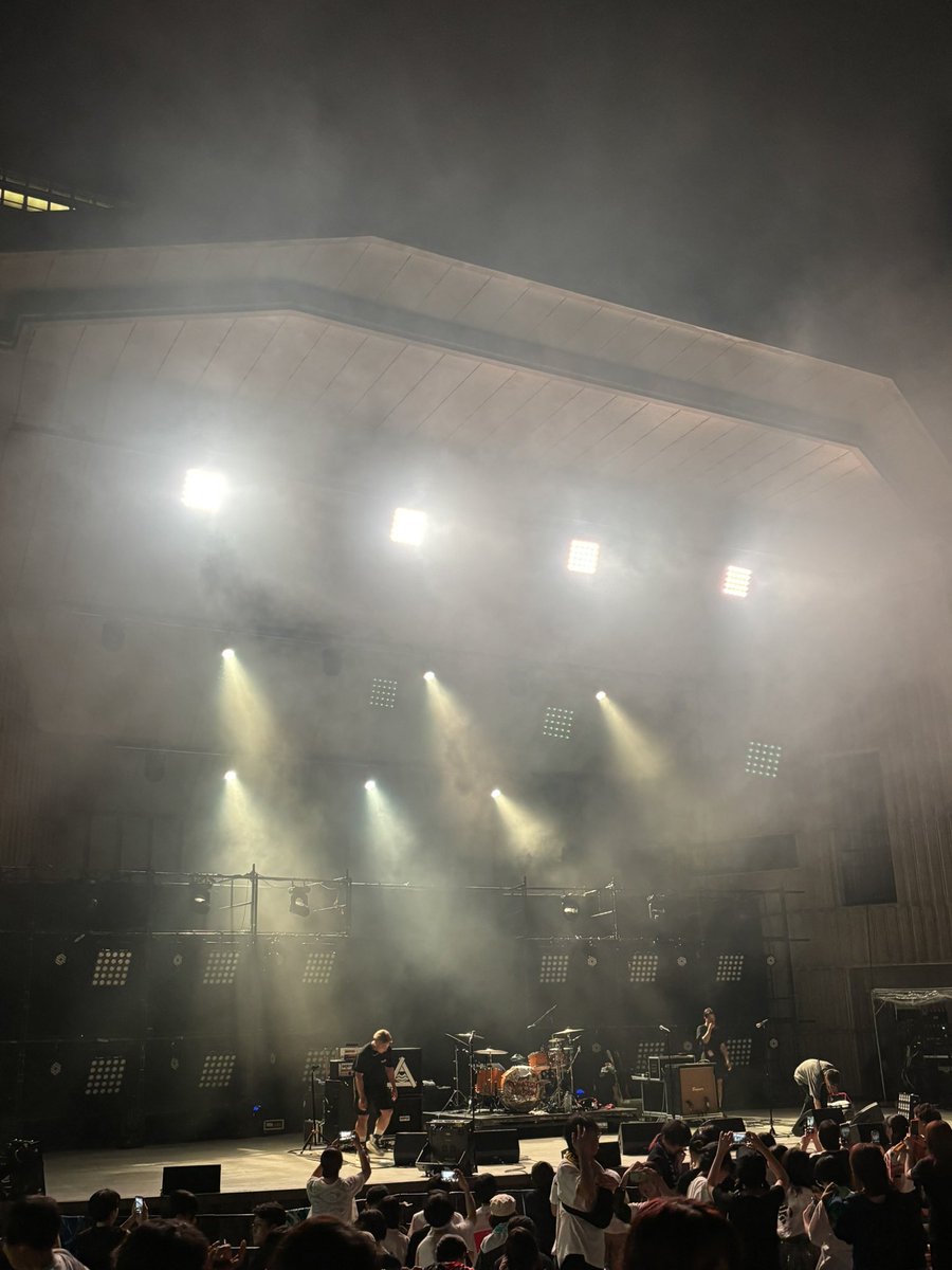 「一をひとつひとつ数えていくだけ。目の前の一をただ数えていくだけ。俺ら強く生きていかなきゃね。」
「100人中99人が忘れても1人の心に残る音楽と人間であり続ける。」
野音に響き渡ったPEAK'D YELLOWのアカペラ大合唱は鳥肌もん、痺れた~~
ユニゾン×ハルカミライ最高！！！
#USG2025
#ハルカミライ