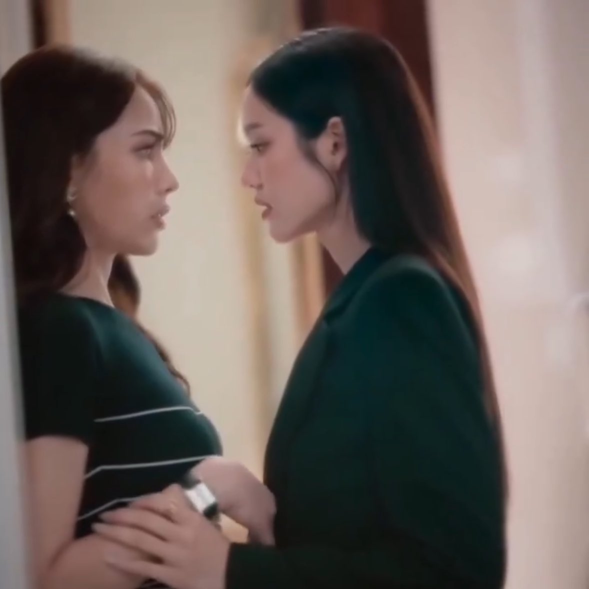 legitMatiRed's tweet image. Paralelismo cinematográfico 🚬
#HarmonySecret
#ลูกหมีซอนญ่า
#LMSY