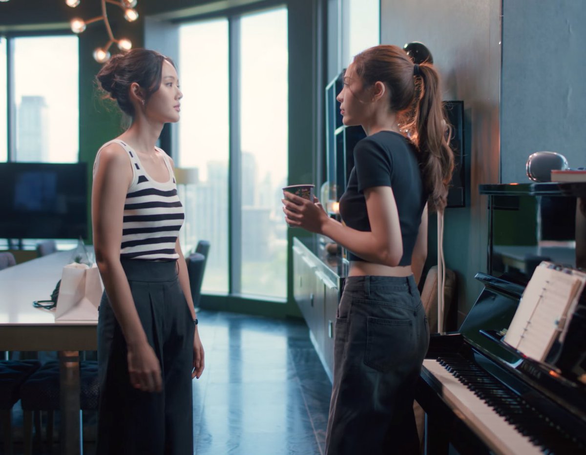 legitMatiRed's tweet image. Paralelismo cinematográfico 🚬
#HarmonySecret
#ลูกหมีซอนญ่า
#LMSY