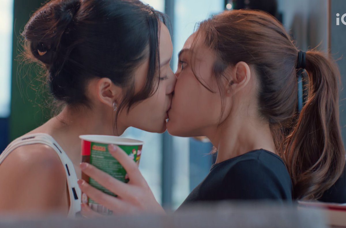 legitMatiRed's tweet image. Paralelismo cinematográfico 🚬
#HarmonySecret
#ลูกหมีซอนญ่า
#LMSY