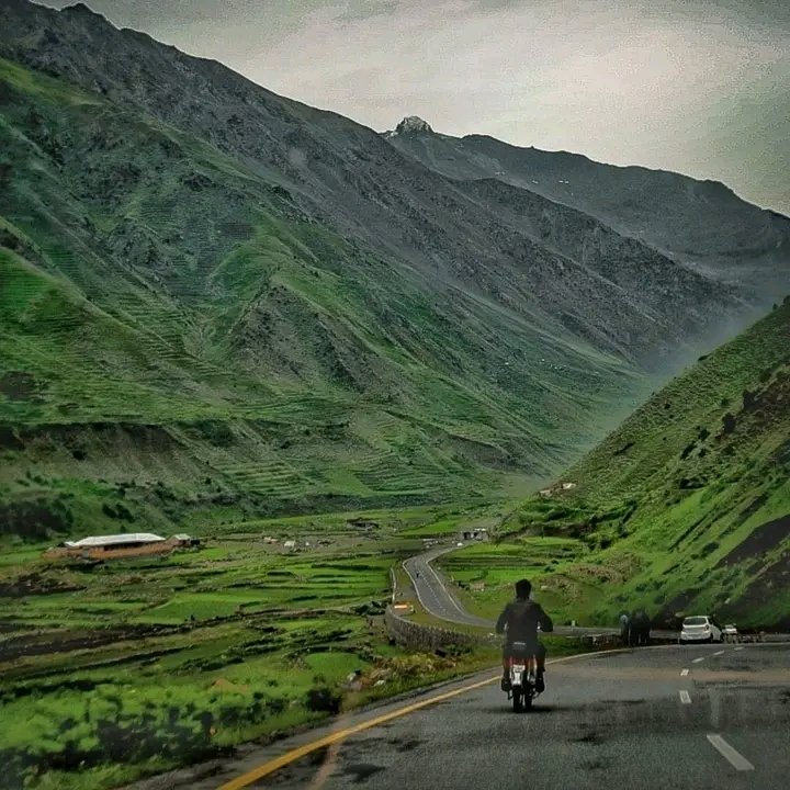 جب تک ناران ویلی کے حالات ٹھیک نہیں ہوتے، گھر پر آرام کریں،
مگر اگر دماغی کیڑا تنگ کرے تو لاہور والے شملہ پہاڑی اور کراچی والے کٹی پہاڑی پر جا کر انجوائے کریں 🥲
#قومی_زبان