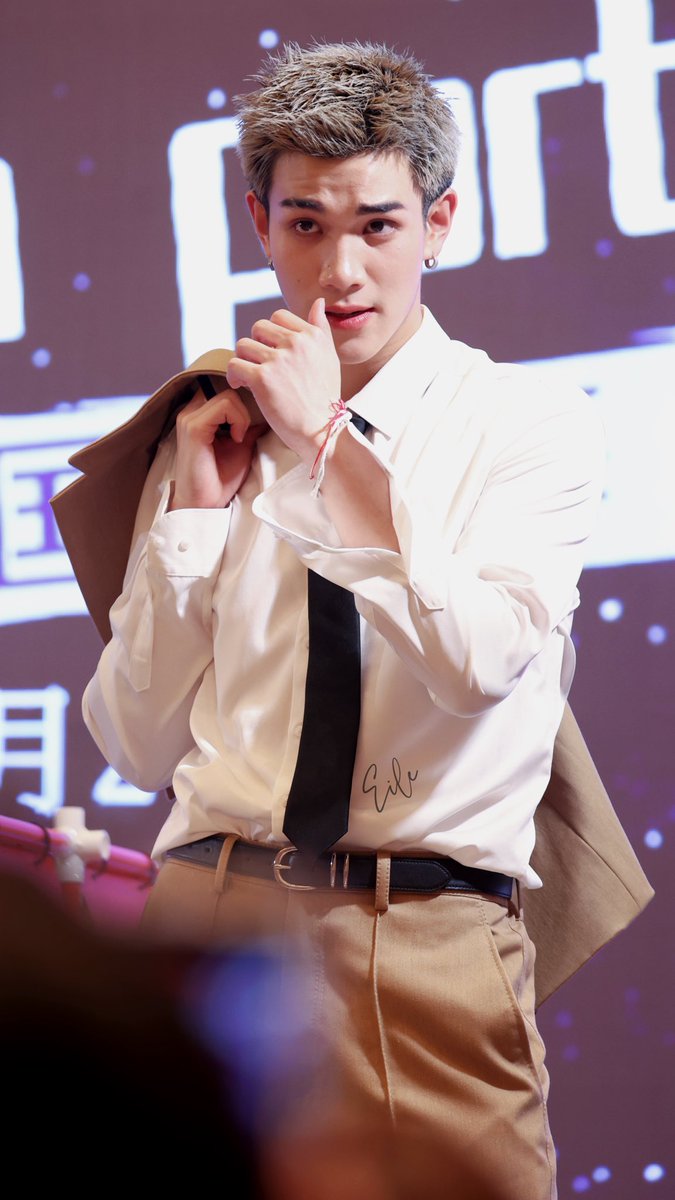 eilezheng's tweet image. 250726 🤨
#Fourth1stFMinShanghai
@tawattannn
#Fourthnattawat
#โฟร์ทณัฐวรรธน์