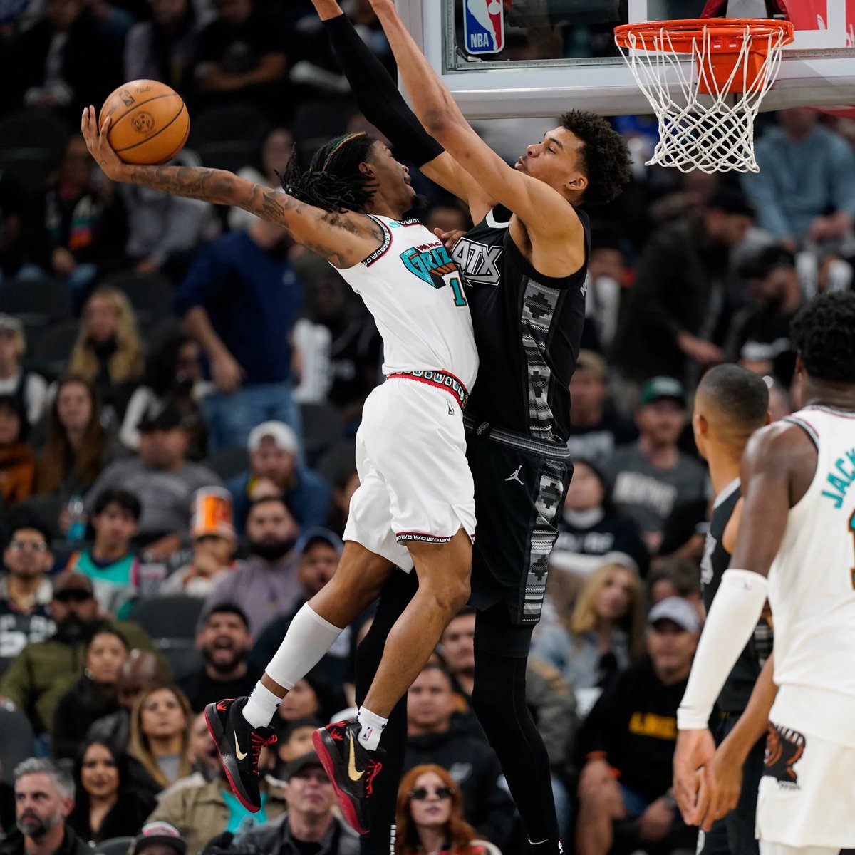 SluggaSports's tweet image. Give me Ja, Shaedon Sharpe, Ant, and Amen Thompson in the NBA Dunk Contest.
Ja and Ant with the star power. Shaedon and Amen have crazy bounce.
That lineup would bring the Dunk Contest all the way back.