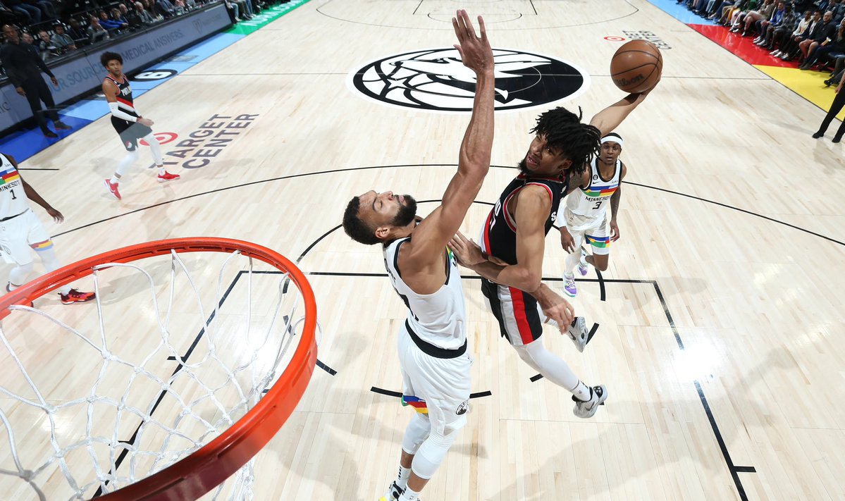 SluggaSports's tweet image. Give me Ja, Shaedon Sharpe, Ant, and Amen Thompson in the NBA Dunk Contest.
Ja and Ant with the star power. Shaedon and Amen have crazy bounce.
That lineup would bring the Dunk Contest all the way back.