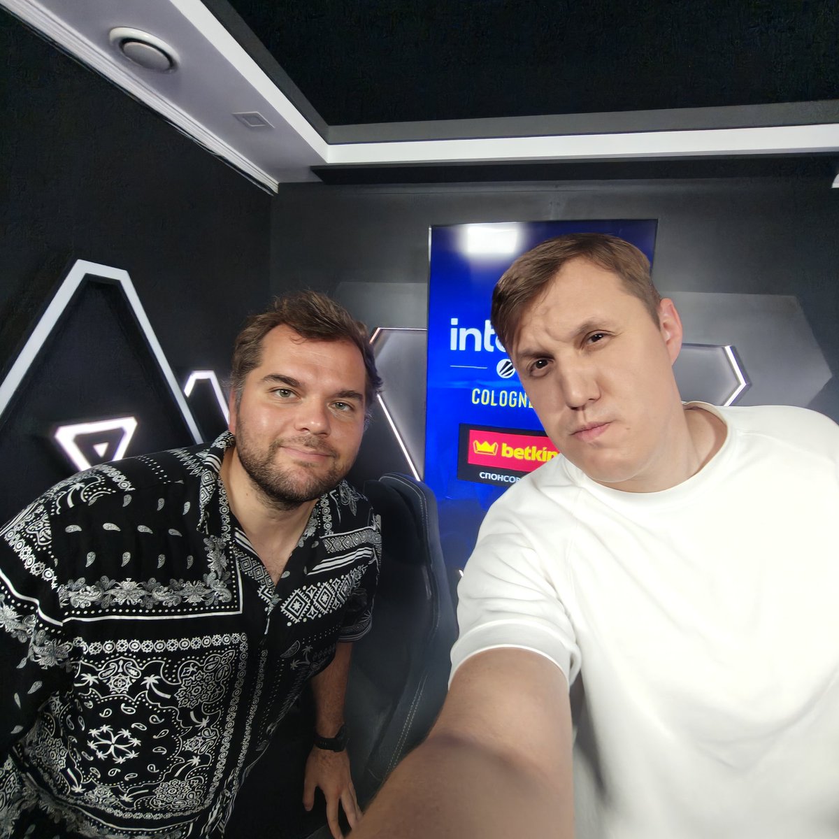 Запрошую вас до перегляду першої гри <a href="/natusvincere/">NAVI</a> в новому сезоні!!

Коментую з легендарним <a href="/cehebu4/">Arseniy Trynozhenko</a>