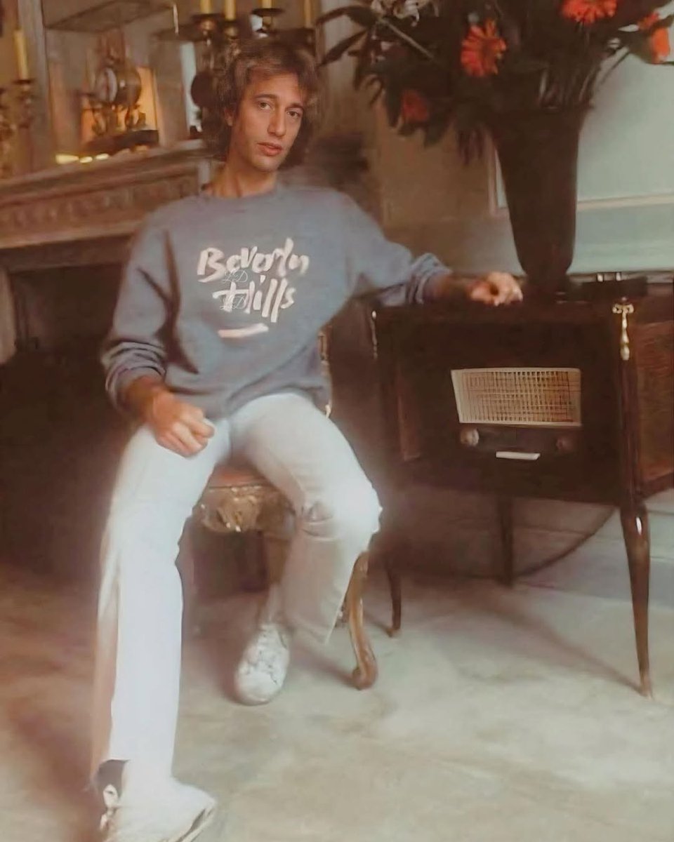 Laid-back legend vibes, Robin Gibb repping that "Beverly Hills" cool 🕶️✨
A voice that shaped generations, a style that still inspires.

#RobinGibb #BeeGees #VintageVibes #RetroStyle #MusicLegend #ClassicCool #70s #Throwback #IconicLooks #MusicalIcons #BarryGibb #MauriceGibb