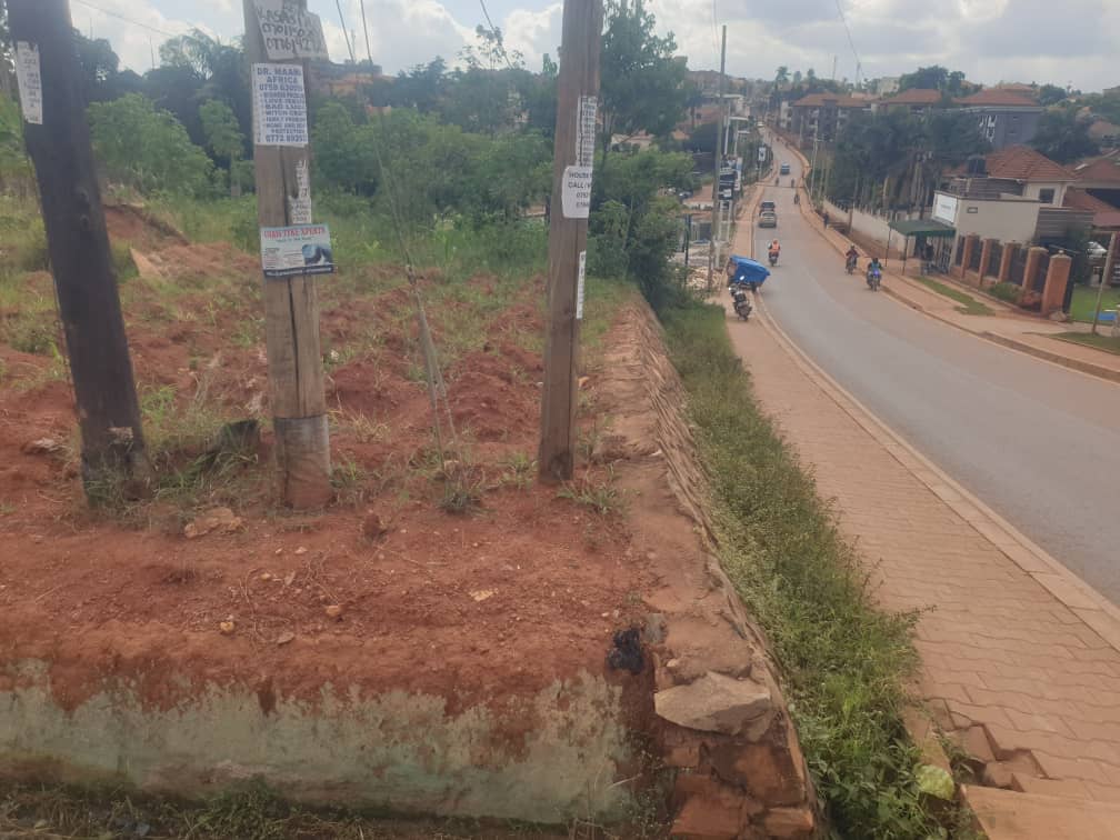 KMT_properties's tweet image. Land in Kulambilo
Along road connecting to Nagera
15 decimals usable land
260M,,
+256786396665