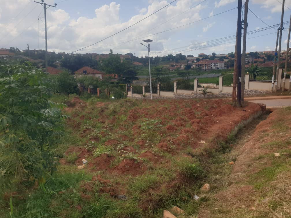 KMT_properties's tweet image. Land in Kulambilo
Along road connecting to Nagera
15 decimals usable land
260M,,
+256786396665