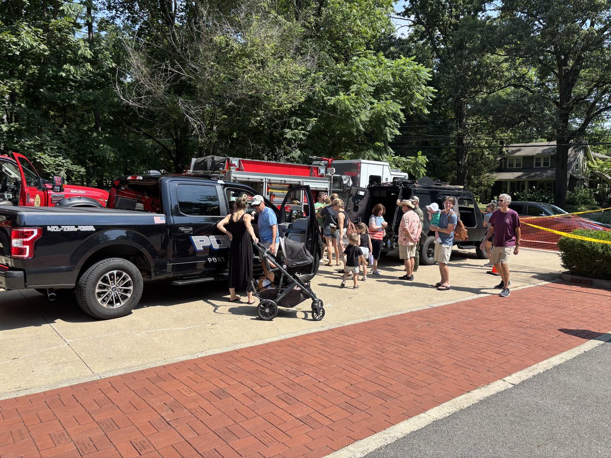 SenRobinsonPA's tweet image. Thank you to Bradford Woods Volunteer Fire Company for hosting their annual Touch-A-Truck event this morning!