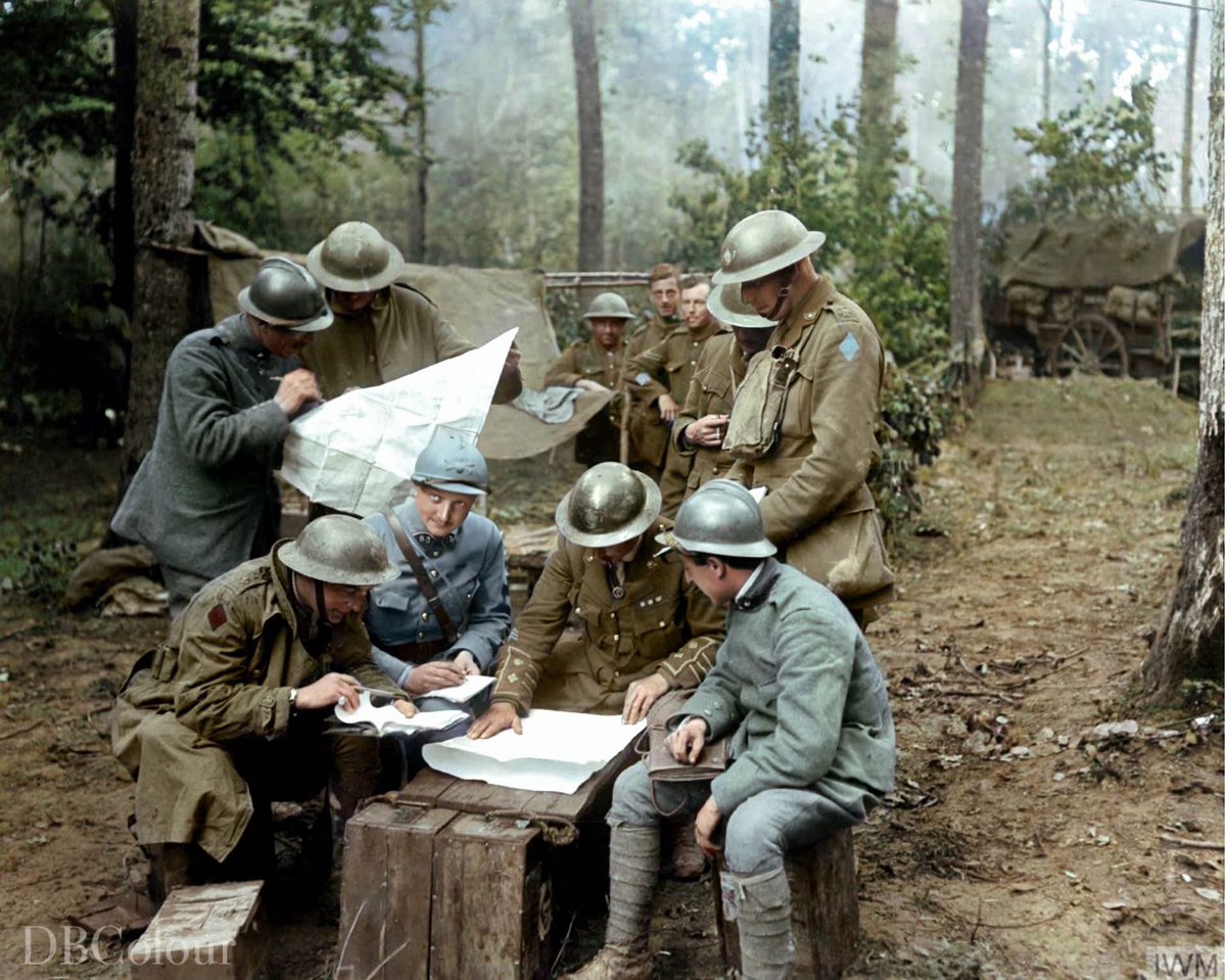 colour_history's tweet image. 24 July 1918
Officers of the 2/4th and 5th Battalions, King's Own Yorkshire Light Infantry, 62nd Division, conferring with French and Italian officers in the Bois de Reims during the Battle of Tardenois, 24 July 1918.
© IWM Q 11113