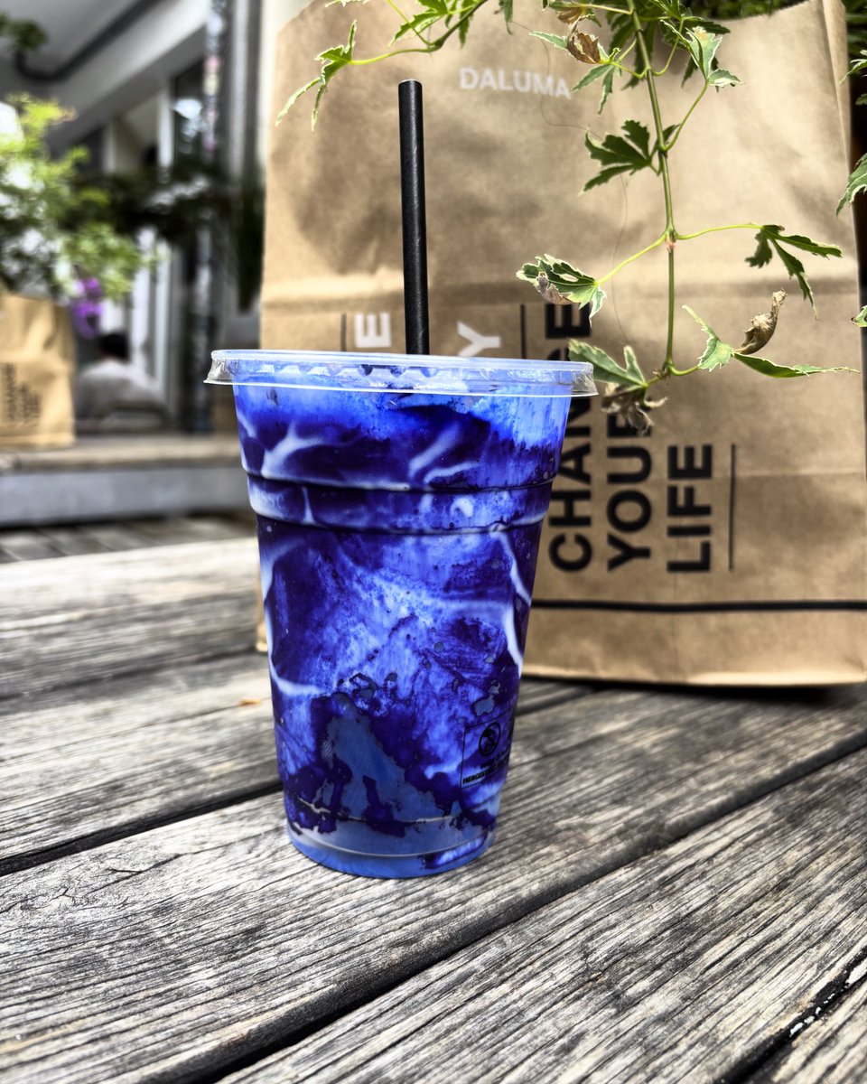 MsLutzmann's tweet image. Ordered a smoothie in Berlin and all I can see is