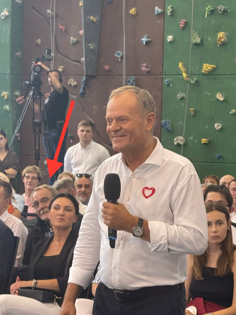obserwujesobie's tweet image. Kodziarstwo, w nagrodę za zakłócanie każdego 10-go uroczystości przed Pomnikiem Ofiar Tragedii Smoleńskiej, dostąpiło „zaszczytu” uczestnictwa w spotkaniu z Tuskiem w Pabianicach.
Co za przypadek.