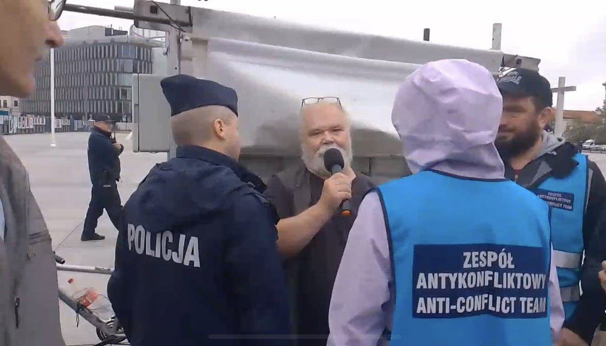 obserwujesobie's tweet image. Kodziarstwo, w nagrodę za zakłócanie każdego 10-go uroczystości przed Pomnikiem Ofiar Tragedii Smoleńskiej, dostąpiło „zaszczytu” uczestnictwa w spotkaniu z Tuskiem w Pabianicach.
Co za przypadek.