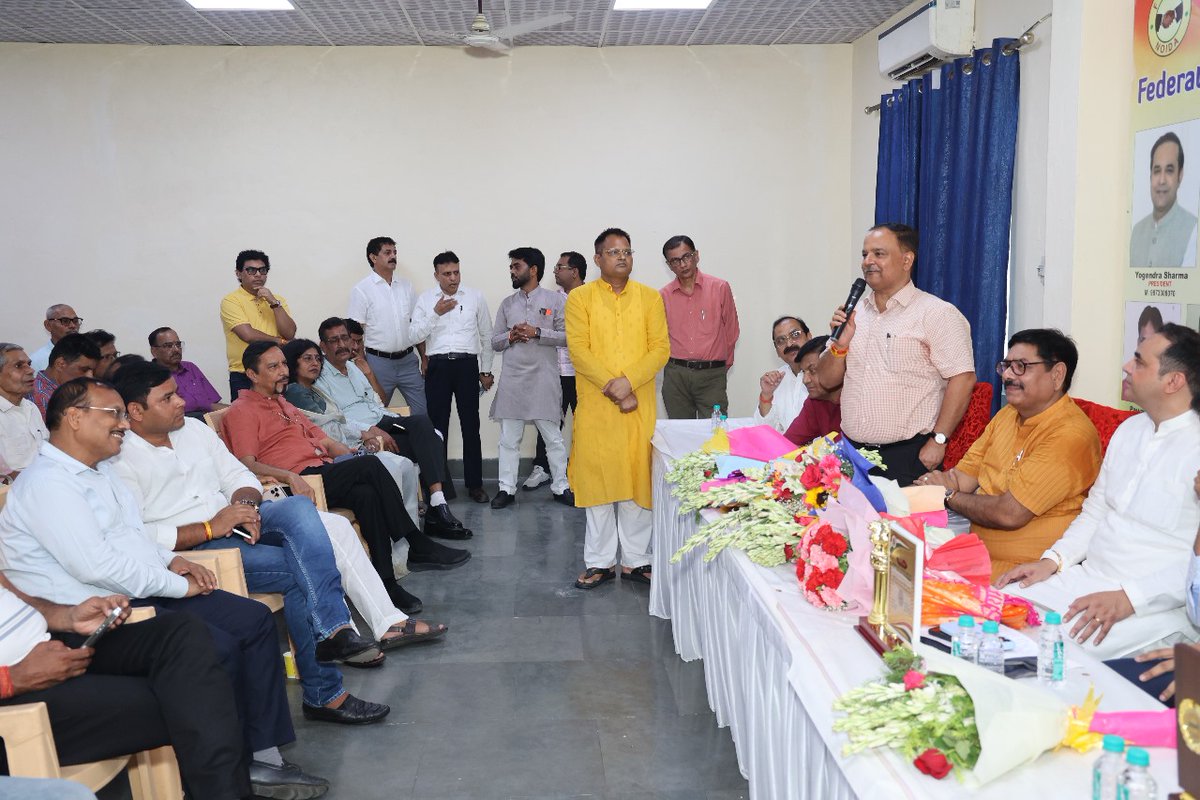 noida_authority's tweet image. आज, दिनांक 26.07.2025 को सैक्टर-52 स्थित FONRWA कार्यालय में नौएडा की सभी RWAs एवं FONRWA द्वारा नौएडा प्राधिकरण के मुख्य कार्यपालक अधिकारी एवं अपर मुख्य कार्यपालक अधिकारी का स्वागत एवं सम्मान पुष्पगुच्छ भेंट कर किया गया।
यह सम्मान समारोह स्वच्छता लीग 2024 में नौएडा को Golden…