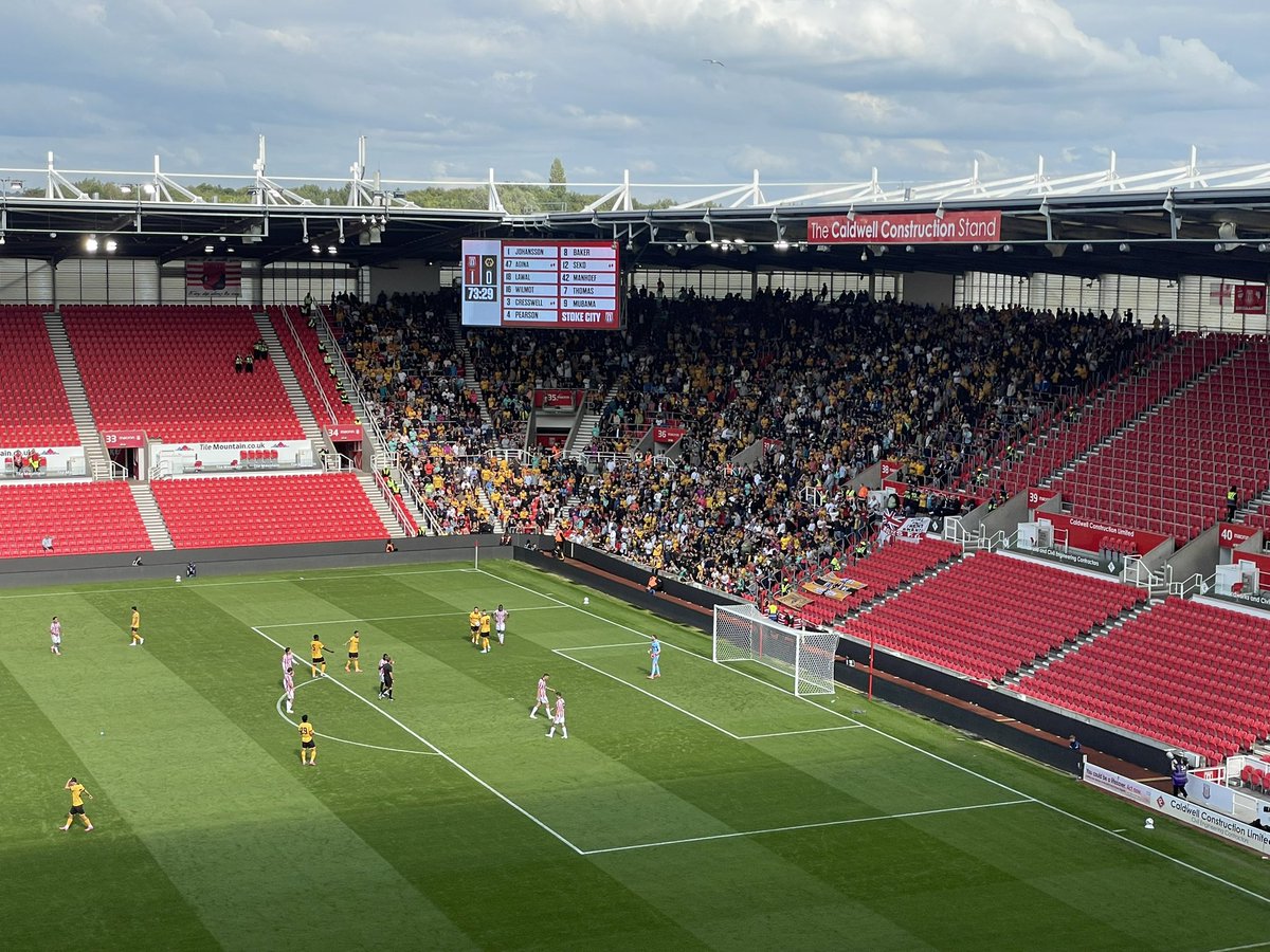 NathanJudah's tweet image. Hwang fouled and Wolves HAVE A PENALTY!!!!!

#wwfc