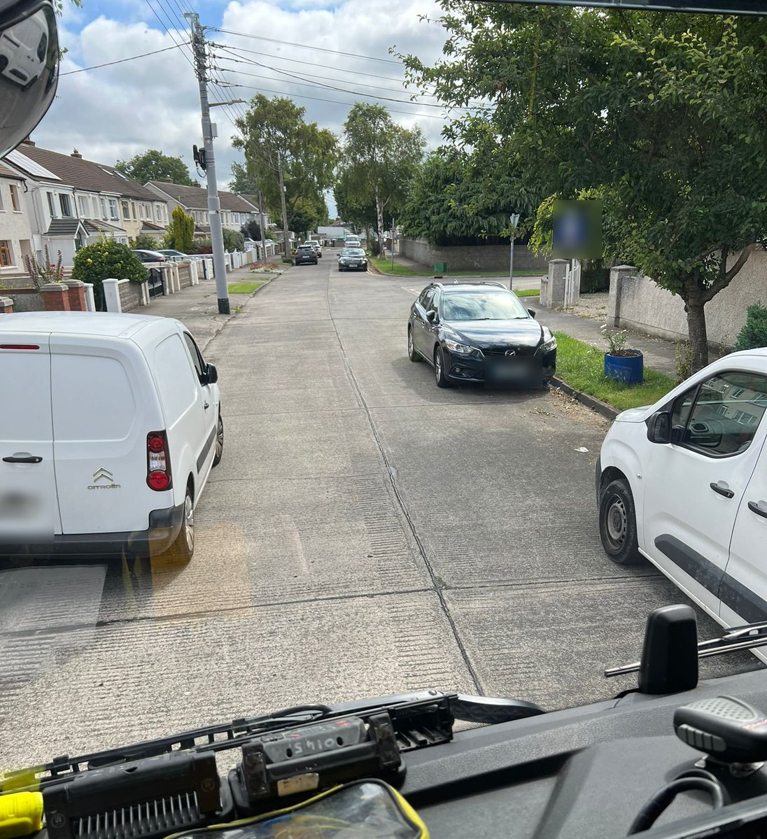 DubFireBrigade's tweet image. Before parking up, ask yourself, could a fire engine get by?
In an emergency, minutes matter.
Please park sensibly.
Dolphin's Barn firefighters proceeded on foot after their way was blocked at a recent call.