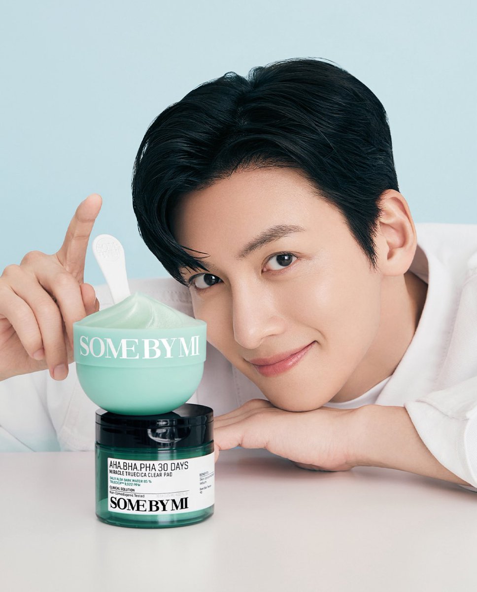 JichangwookArab's tweet image. 250726 || 📸
⤶تشانغووك من تحديث العلامة التجارية الاندونسية SOME BY MI🫧💛🩵.
