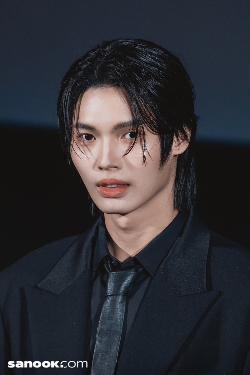 Sanook's tweet image. วิน เมธวิน กับความหล่อสะกดสานตา ในงาน "บุหงาหมื่นภมร Enigma Black Stage First Screening"
ดูสัมภาษณ์ vt.tiktok.com/ZSSNM1oc4/
#EnigmaBlackStageEP1
#EnigmaBlackStage
#winmetawin
#วินเมธวิน
#sanook