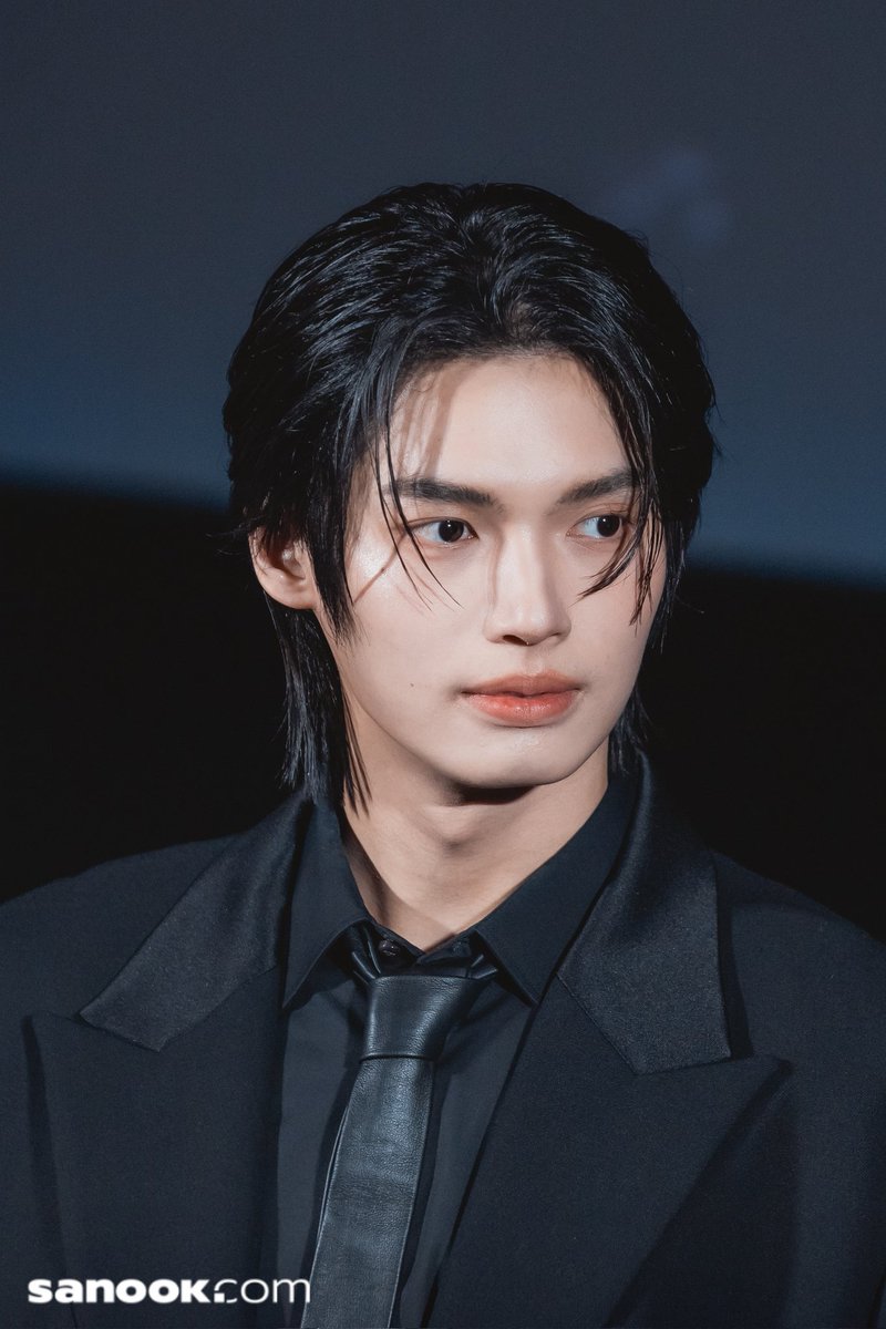 Sanook's tweet image. วิน เมธวิน กับความหล่อสะกดสานตา ในงาน "บุหงาหมื่นภมร Enigma Black Stage First Screening"
ดูสัมภาษณ์ vt.tiktok.com/ZSSNM1oc4/
#EnigmaBlackStageEP1
#EnigmaBlackStage
#winmetawin
#วินเมธวิน
#sanook
