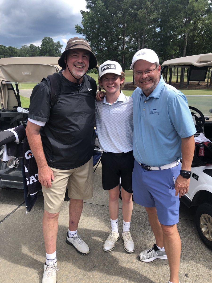 Great running into ⁦<a href="/CStewartSports/">Chris Stewart</a>⁩ and his son today at Timberline.