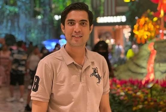 اقرار جیسا حرامی صدیوں بعد کوئی ایک آدھا پیدا ہوتا ہے کیونکہ ایسے بچے عموماً عورتیں پہلے الٹراساونڈ کے بعد ہی ضائع کروا دیتی۔۔۔