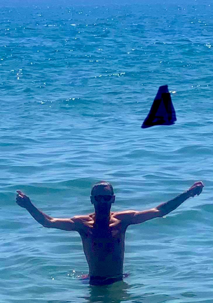 Be careful pal this that’s a shark behind you
